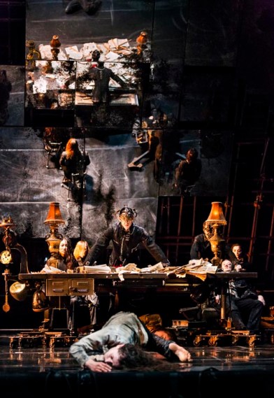 james-thierree-tabac-rouge